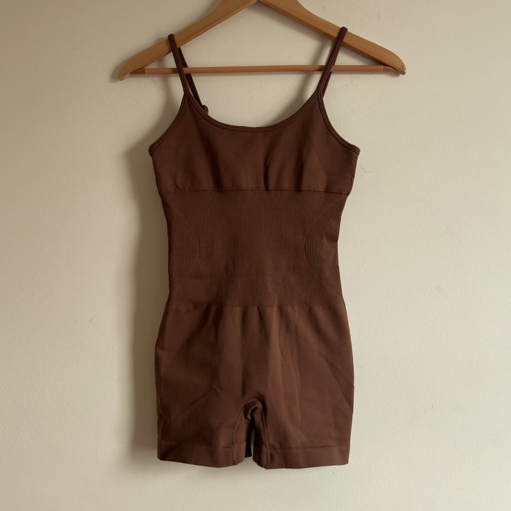 OQQ || Bodysuit Romper Mid-Thigh Short One Piece Body Shaper Tank Ribbed Sz S